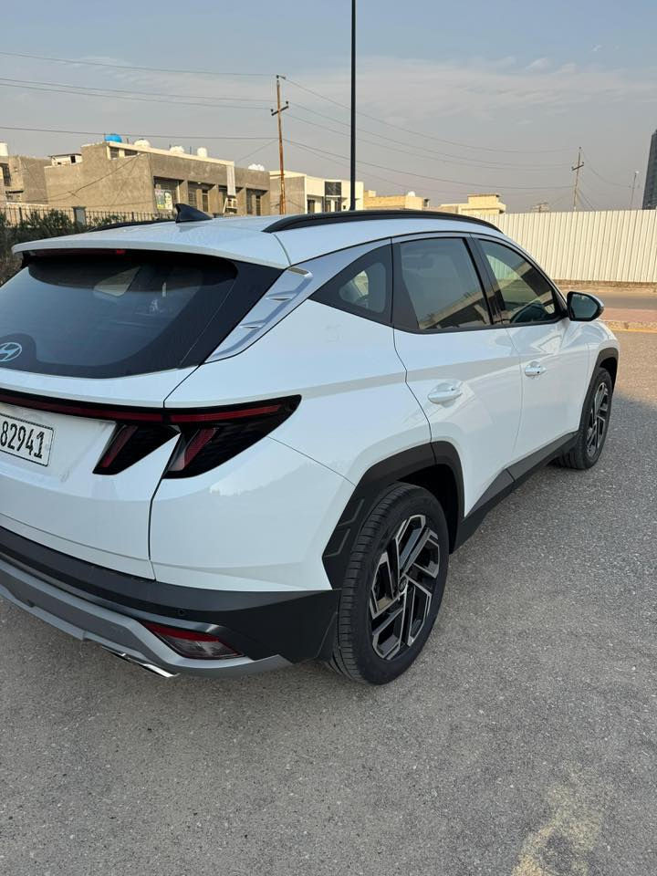السلام عليكم عندي هونداي توكسان خليجي موديل 2025 زيرووو فول عدا بنوراما  تدفئة وتبريد بل كشنات  رقم بغداد مكان بغداد حي العدل السعر 245 بيه مجال بسيط  السيارة مكفوله كفاله عامة ***********
