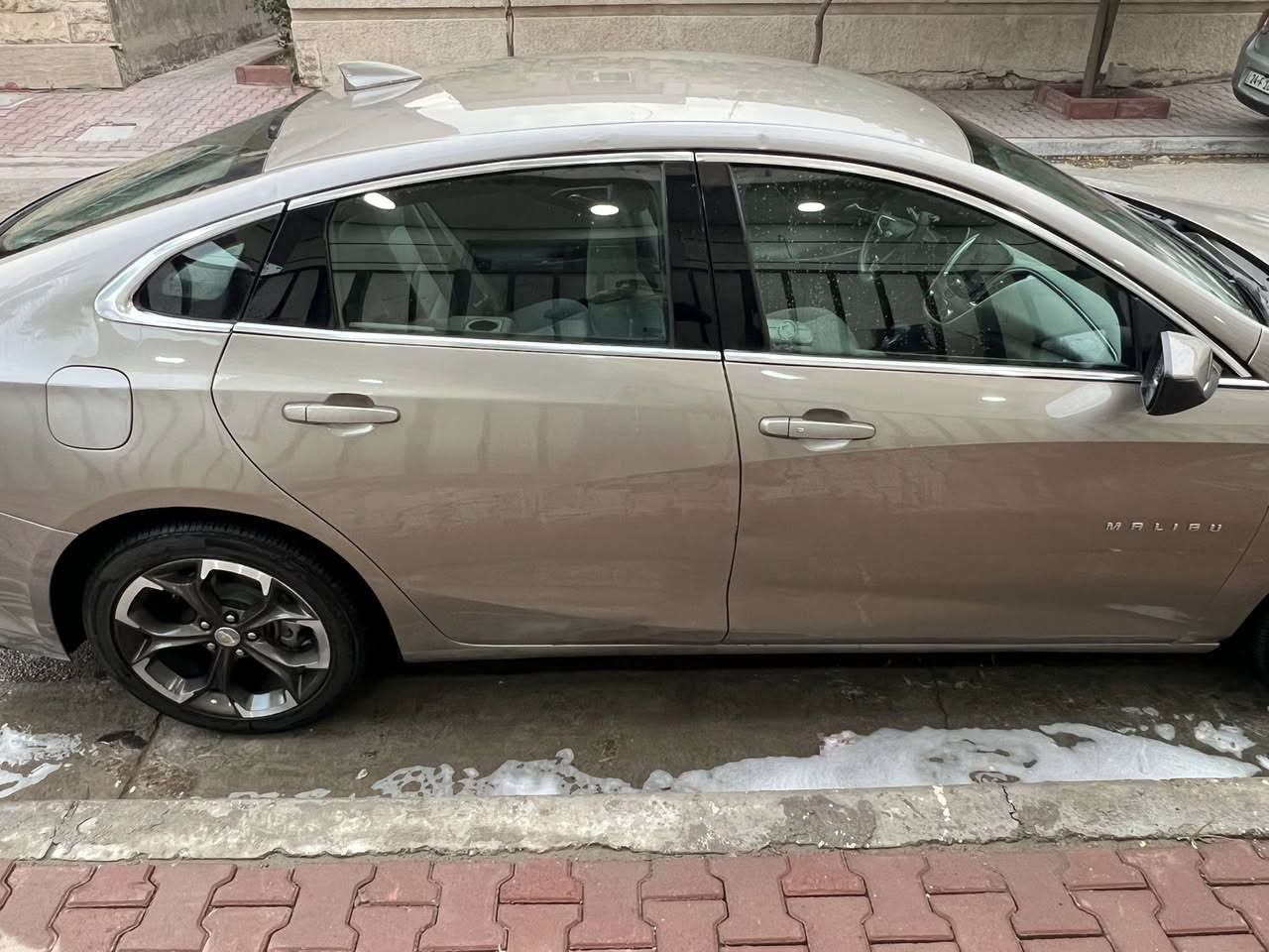 السلام عليكم للبيع
ماليبو امريكي لون ذهبي 
موديل ٢٢ 
رقم اريبل جديد 
سعر ١٢٢ وبي مجال 
مكان سياره المنصور 
حادث باب 
رقم ***********
ماشيه ١٩ الف ميل 
بصمه كشن كهرباء 
فول بدون فتحه
