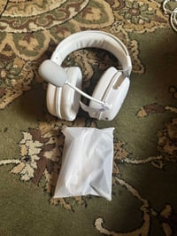 سماعة V9 • جديدة • راحة مو طبيعية