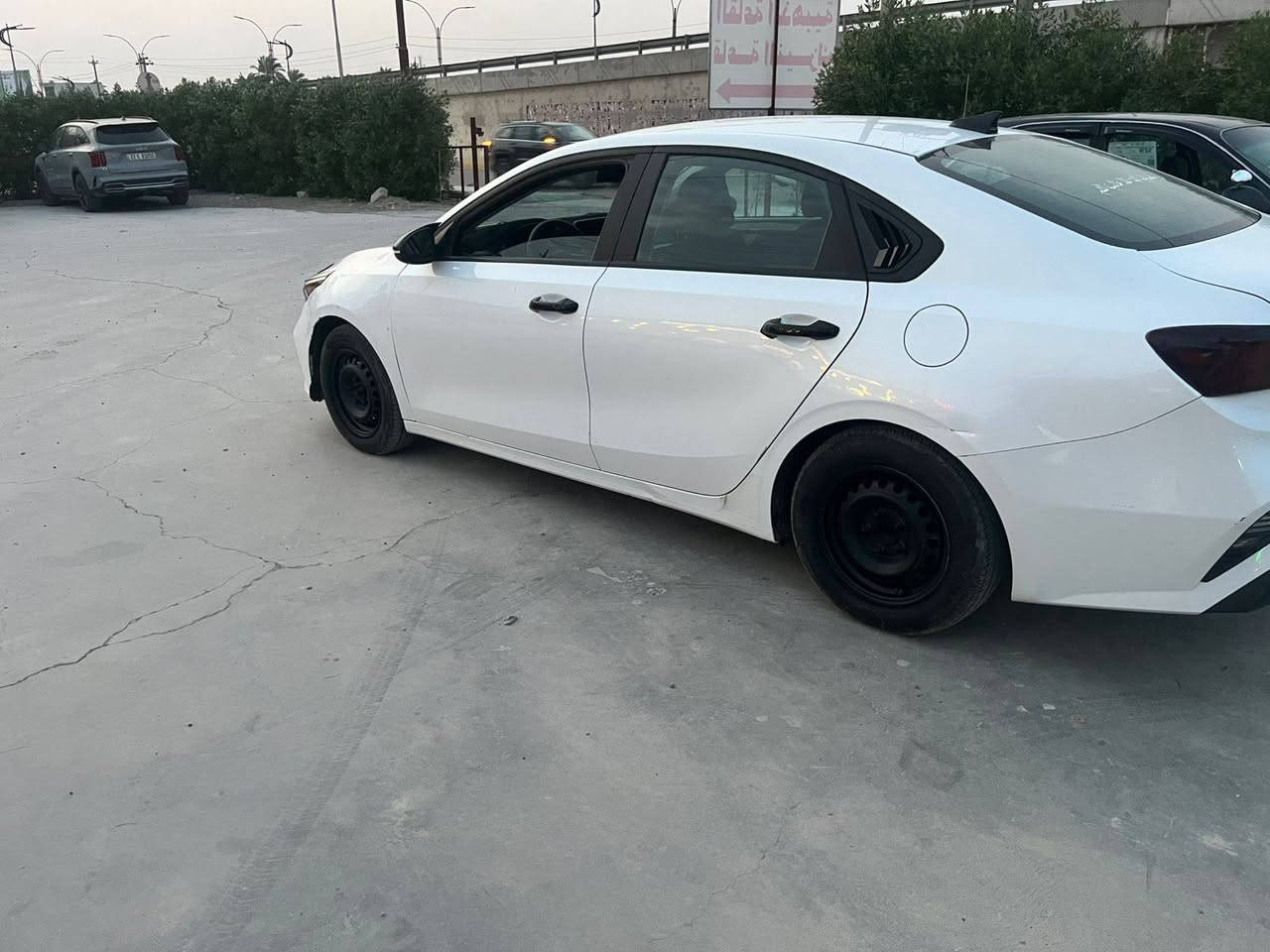 السلام عليكم فورتي للبيع فقط موديل ٢٢
لسياره بيه لجاملاغات الاماميه بيه بارد وخشم لبنيد بي بارد الشواصي سليمه كلههه لسياره كشرها نضيف وتعال وشوف بعينك لسياره ماشيه ١٠٠ الف عنواني صلاح الدين لسعر ١٤٠ ورقه 
الرقم ***********
