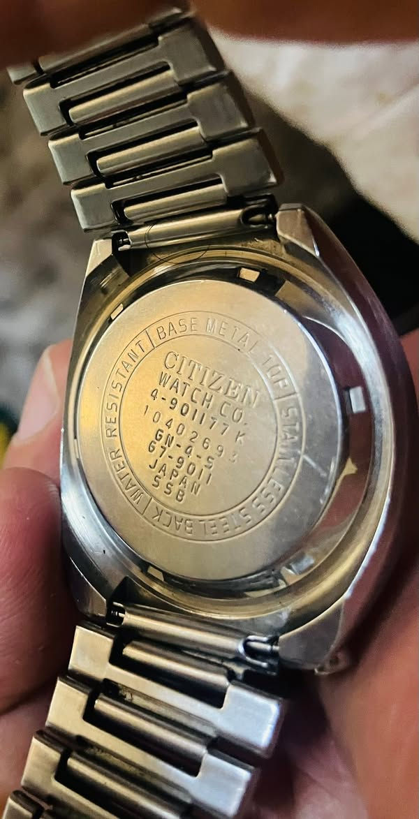 ساعة سيتزن بولهيد أوتماتيك ياباني كونوغراف من النوادر صنع عام 1973
القطر 38 ملم
تحوي الماكنه على 23 حجر
نافذه لعرض التاريخ اليومي والشهري عند الرقم 6
الهيكل مصنوع من الفولاذ المقاوم للصدأ
السير ستانلس ستيل
الساعه بلاديه بالكامل ومكينه معلمه
نسبة النظافه ‎%‎88
الوقت مضبوط جداً جداااااااااً
السعر 225 ألف 
للمهتم خاص ***********
المكان كركوك يوجد توصيل
