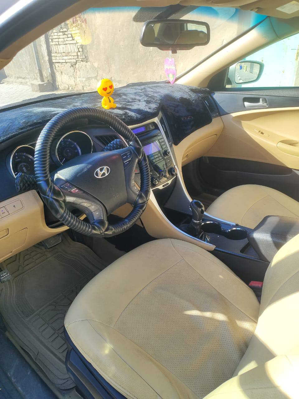 للبيع هونداي سوناتا موديل 2012
السيارة نظيفة مثل ماواضحه بصور 
السونار مرفوق بصور 
مكانهة كربلاء  السعر 98وبيهة مجال 
***********
