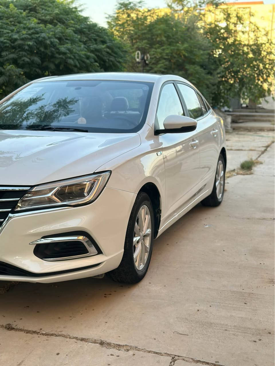 MG5 2023
بێ بۆیاخ هەموو گیانی بە شەرت تەنها یەک بستی چەمەلەخی لای سایەق ساردە و دوو شوختی بچوک لەسەر بۆنیتەکەیەتی   ٣٦٠٠٠ کیلۆمەتر رۆشتوە  سەیارەکە زۆر بەخبوتە و بێکێشەیە 
 ٩٦ گەڵاو مەجالێکی کەم 
گەر موشتەری نیت تێل مەکە بەرێزم 
*********** السليمانية, العراق
