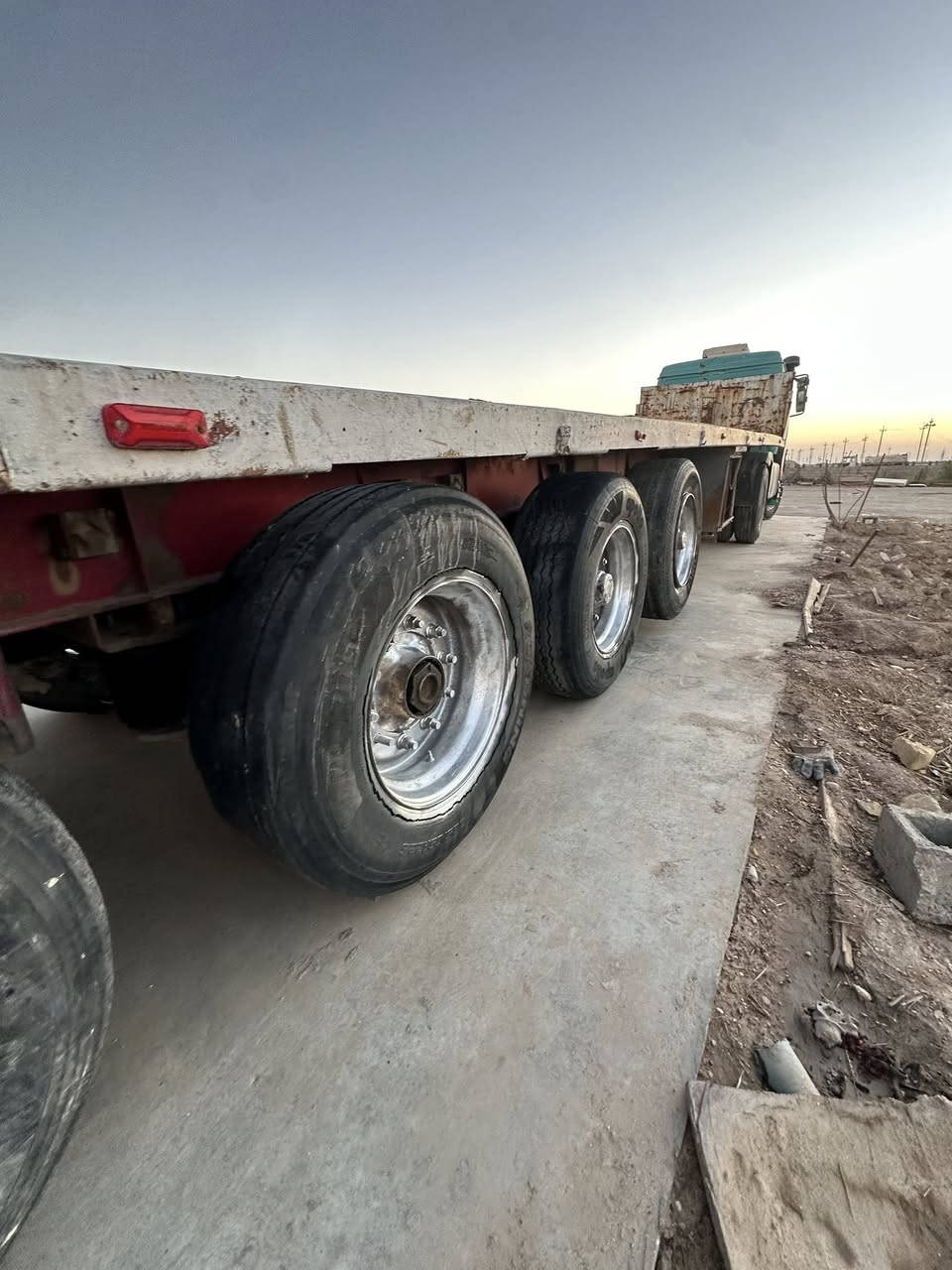السلام عليكم عربانه اوربيه 4 محاور جوبلس  ترهم مزوج  عل 11 عربانه طولها 13.60 الرابع علاك كلشي موضح بيها بلفيديو شاصي سليم من الكسر دناكير مدور ورگه فوك سعرها مناسب 31$ وبيها مجال للطيبين اخوان اذا ما تعجبك اعبر المنشور او تعلق بكلمه طيبه حيدر *********** .
