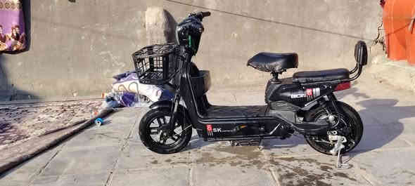 سلام عليكم دراجه شحن حجم 10 من العمر 10الى 16 مكان السماوه قضاءالخصر  بطاريات اربعه سعر 350 وبيه مجال *********** جار تصال و واتساب
