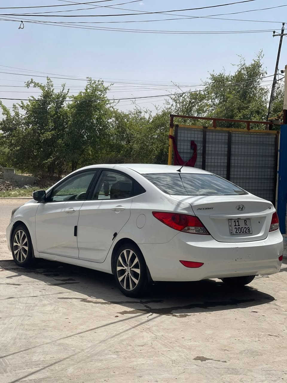 السلام عليكم
للبيع اكسنت ٢٠١٥ خليجي 
ماشيه ٩٤ الف كيلو 
فول مواصفات 
بارد بلجاملغ الامامي وملاحظات بسيطه 
رقم بغداد الجديد تحويل مباشر 
مكان بغداد الغزاليه 
السعر ١١٠ وبيها مجال 
***********
