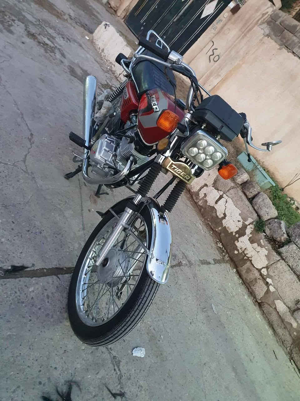 ماطور تايجر للبيع دراج شرط مقفوله كفاله عامه موديل 2019 شراي يجي خاص اول وتصال على رقم الهاتف عنوان موصل السعر 580 رقم الهاتف ***********
