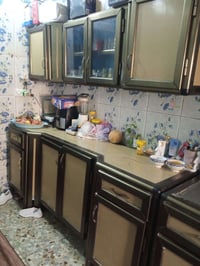 كاونتر للبيع 2متر مع ملحق وسنك متر ونص قوي و نضيف السعر 200 الف مكان ر...