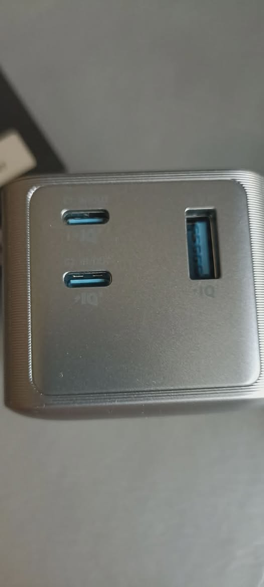 ANKER 
بور بنك جديد غير مستعمل 
100w input
20,000 ملي امبير 
السعر خاص


**إذا كنت صاحب هذا الإعلان وتريد حذفه لأي سبب، رجاءا أرسل رسالة إلى الدعم الفني**