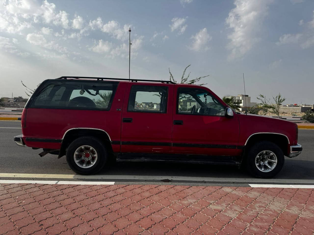 سلام عليكم  جمسي مديل1997رقم دولي تحويل ثاني يوم سياره جاهز من كلشي كهربائيات تخم تاير مكيه كير خير من الله شاشه كامره منضومه زنون 
السعر 38 وقابل للتفاوض 
مكان السيارة البصره حمدان 
رقم***********
