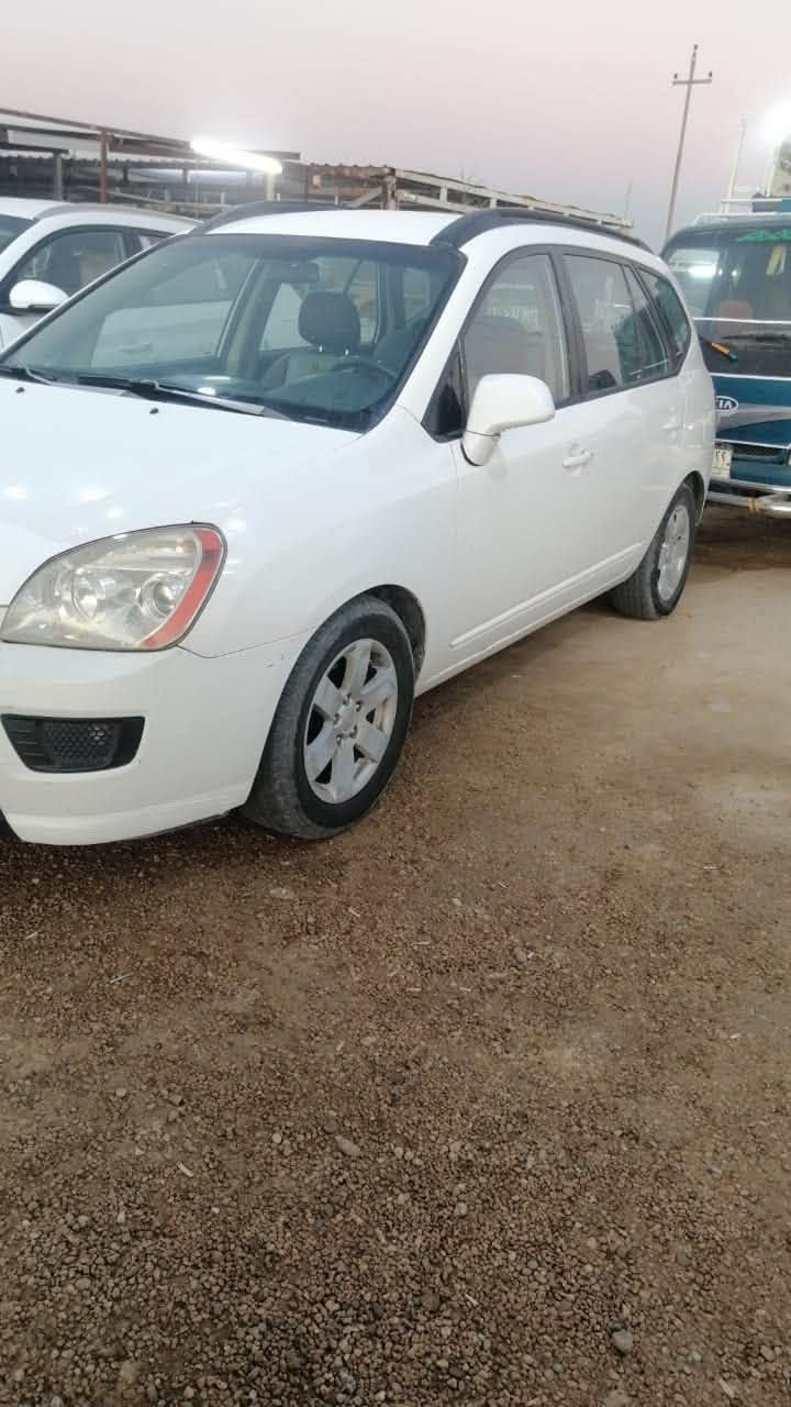 السلام عليكم
كيا روندو 2008 للبيع

**المواصفات والتفاصيل:**

 * **نوع السيارة:** كيا روندو (Kia Rondo)

 * **الموديل:** 2008

 * اللون: أبيض

 * حالة السيارة بوضع ممتاز، بيها ضرر بسيط بالجاملغ الخلفي الأيمن والباب الخلفي (مرشوش رش خارجي فقط للتجميل **بدون دواخل**، الدواخل سليمة 100%).

📌 **مكان التواجد:** الأنبار - الرمادي

💰 **السعر:** (٩٥ورقه وبيها مجال بسيط للشراي) وترهم مراوس حسب القناعة 

📞 **للتواصل والاستفسار:** (***********)

والشراي يجي يفحص ويحكم. للتواصل يرجى الاتصال على الرقم أو مراسلة الخاص.
