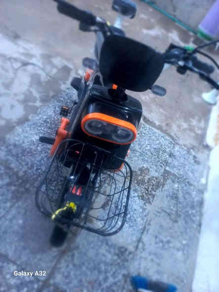 دراجه شحن بعدها جديده مامستخدمه بسعر 350 وبيها مجال بسيط  مكاني نجف شارع المطار ***********
