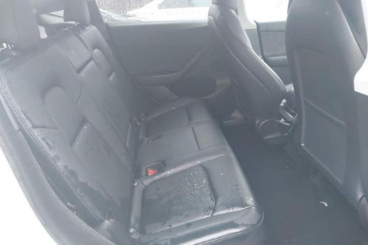 مودل Y 2023 
بيع او مراوس
ماشيه 33 ميل 
لونج رينج دبل بطارية 
مدى 500 كيلو 
اون لاين 
تبديل بنيد فقط جاملغ راجع نفسه 
شاحنتها وياها 
ماكو اي خلل بالسياره
جام اصلي مضلل وجام عادي مو مضلل 
ارضيات اصليه موجود و ارضيات عاديه 
كشنات جلد اسود وتبليسه اصلي وكاله ابيض وياها


**إذا كنت صاحب هذا الإعلان وتريد حذفه لأي سبب، رجاءا أرسل رسالة إلى الدعم الفني**