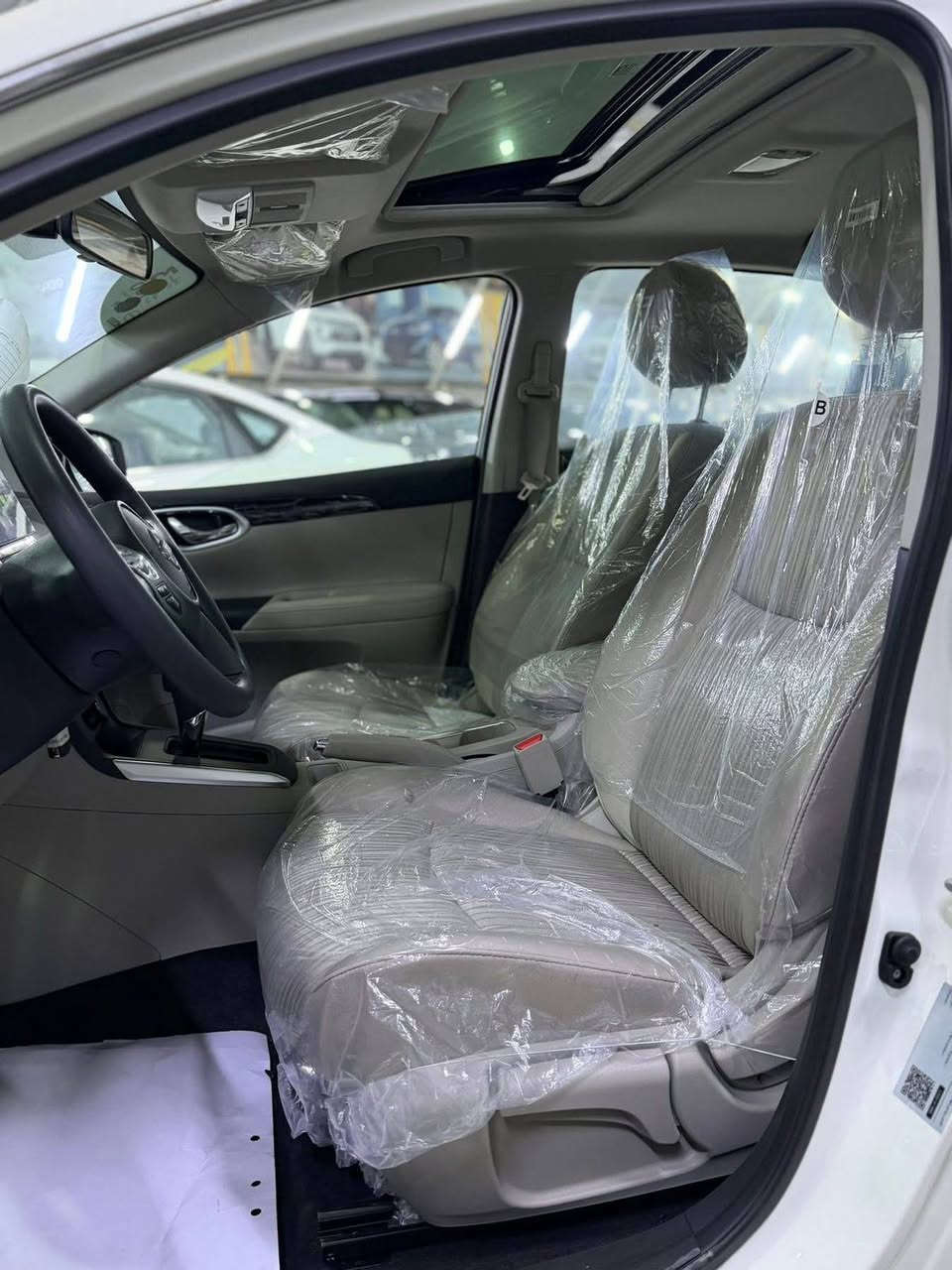 السلام عليكم نيسان سنترا موديل 25 رقم بغداد باسمي سياره جديده مقفوله ماشيه 8000 الف مكان السياره بغداد الحسينيه مال راشديه بيع او مراوس الاتصال ***********
