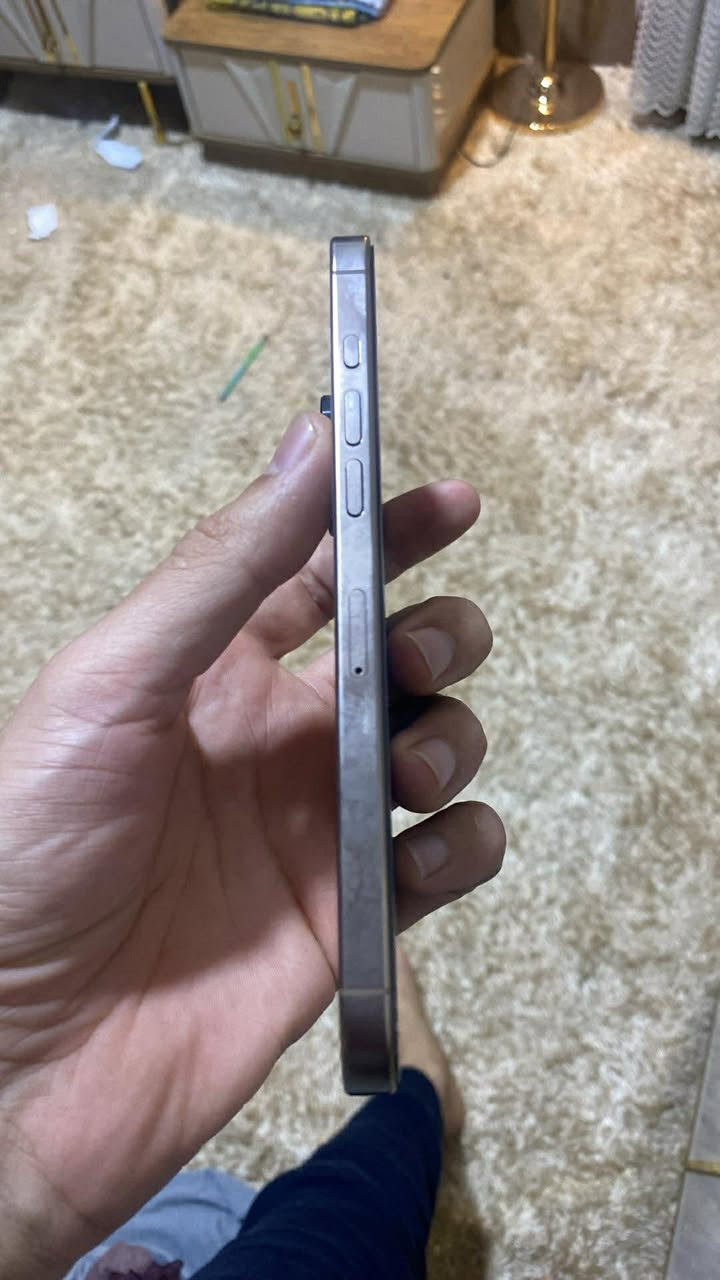 السلام عليكم 16 برو ماكس
ذاكرة 256
بطارية 99
دورات الشحن 130
دبل سيم Z/AA
نظافة 99‎%‎ 
بعدو تحت ضمان الشركة 
للاستفسار ***********
