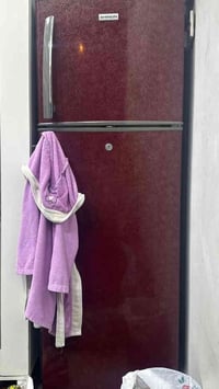 ثلاجه نظيفه جداً ولا واصله تصليح الله يشهد(سبب البيع ماعندي مكان) افحص...