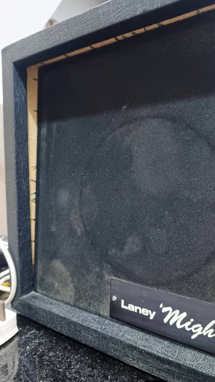 سبيكر باله انكليزية صناعه انكليزية، شغال شرط الفحص فقط الواجهه مالتهه تتحرك للداخل. 
٦٠ الف


**إذا كنت صاحب هذا الإعلان وتريد حذفه لأي سبب، رجاءا أرسل رسالة إلى الدعم الفني**