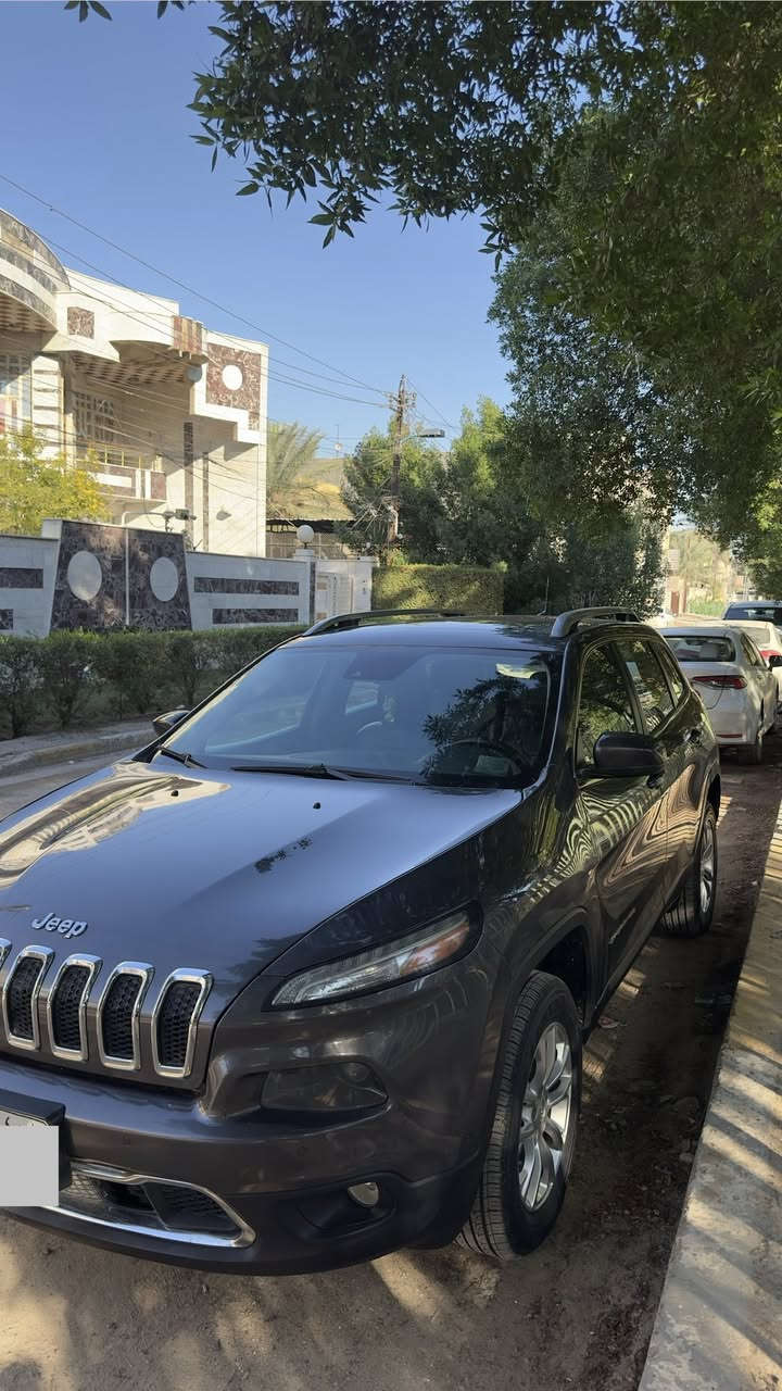 سلام عليكم
للبيع جيب شيروكي لمتد  ( بزون) موديل ٢٠١٨ فووووول مواصفات يعني فول مواصفات كلشي بيه 

وارد امريكي حادث جاملغ خلفي وباب صندوك بدون ايرباك

باب صندوك مبدل بلادي نفس اللون 

مكينة ستة سلندر مكفولة من الفتح وگير ٩ نمر 

سقف السيارة بانوراما على طول السيارة 

حساس امامي وخلفي ٣٦٠درجة

رادار قيادة + رادار مانع تصادم+ رادار جانبي مع تنبيه عند الاستدارة 

كشنات امامية تدفئة وتبريد 

وضعيات خزن لكشن السائق

رقم مشروع وطني تتحول باي محافظة والسيارة في بغداد 

وبعد اللمتد الفول مواصفات معروف 

للاستفسار والتواصل على الرقم (***********)

مكلف بالنشر 

السعر ١٤٠ ورقه
