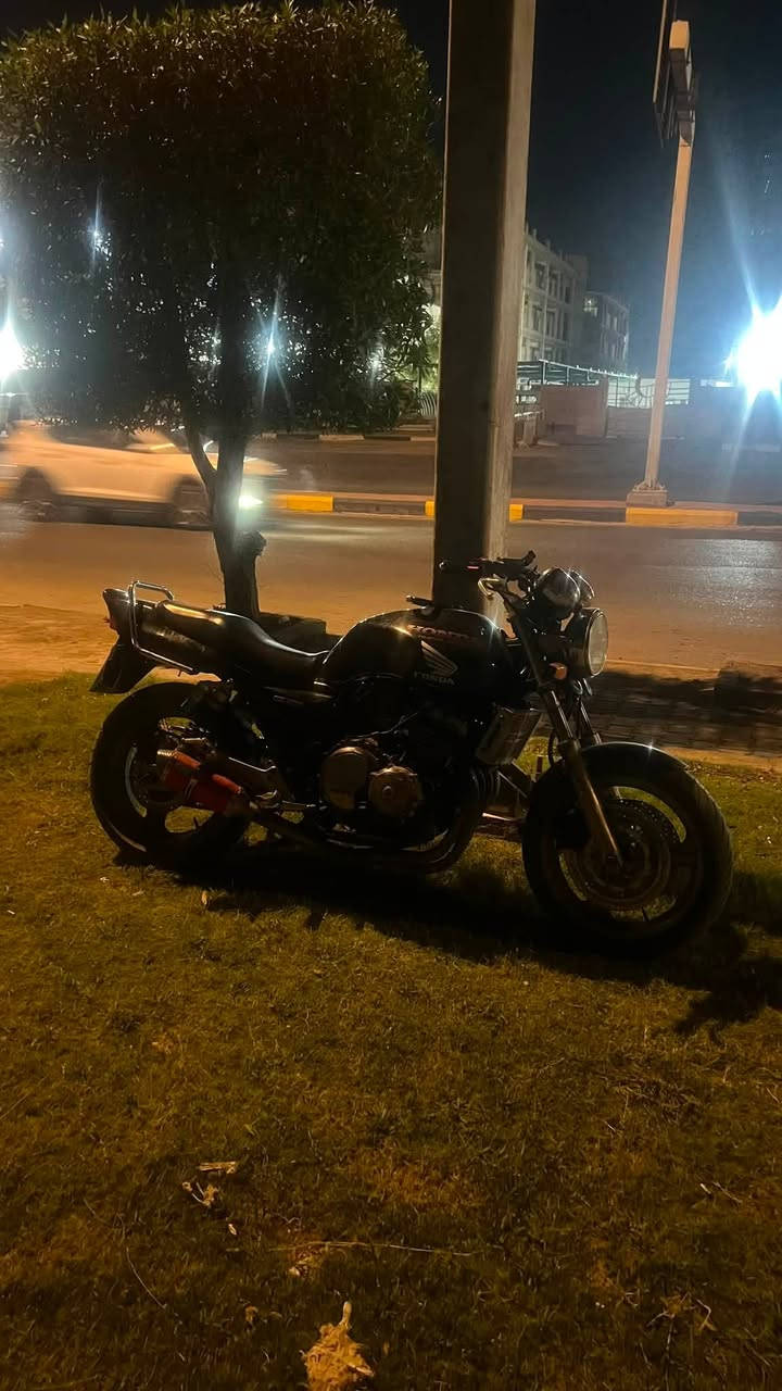 Honda CB400 super four g1 هوندا سيبي 400 سوبر فور جيل اول
دراجة مخزنه استعمال قليل
دراجة تخبل سرعة 180+ 
صوت المحرك ناعم بدون اي طكطكة 
الكير ناعم والتبديلات سريعه 
نظيفة مابيها اي زنجار 
الدراجة مامتعوبة ابد استخدام مره بالشهر
الدراجة حاوية بدون منفيس 
تترقم حدايد بس ينفتح القرار 
صوت الدراجة كدامكم بالفيديو 
السعر المطلوب بي 13 ورقة وبيها مجال 
مكاني كربلاء
*********** اذا تريد تفاصيل راسل واتساب
