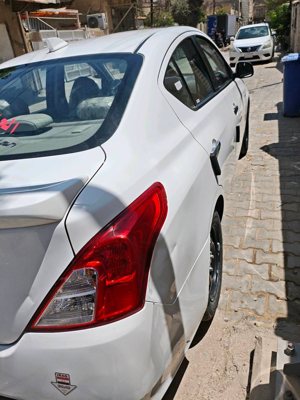 ​🚗 للبيع: نيسان صني 2024 (وارد هندي) 🚗
​✨ سيارة بيت نظيفة جداً وجاهزة للاستخدام ✨
​📍 المواصفات الأساسية:
​📅 الموديل: 2024 (الشكل الجديد)
​⚪ اللون: أبيض ملكي
​🛣️ الماشية: 65 ألف كم (حسب قراءة العداد الحالية ⏱️)
​⚙️ المحرك: 1500 سي سي (اقتصادية جداً بالوقود ⛽)
​❄️ التبريد: تبريد ثلج ما شاء الله ❄️
​🕹️ المميزات: تحكم ستيرن كامل
​🔍 تقرير الحالة والأمانة (حتى تجي وتفحص على بينة):
​🛠️ الگير والمحرك والصدر بحالة ممتازة وبشرط الفحص، والسيارة جاهزة تماماً (شغل واطلع).
​📝 السنوية والهزة: جديدة وقفل والتحويل فوري.
​⚠️ ملاحظات البودي الخارجية (موضحة بالصور):
​ضربتين واضحة بالباب خلف السايق ( خفيفة).
​رصعة صغيرة يم البك لايت الخلفي.
​شخط بسيط بالبنيد.
​💵 السعر المطلوب: 125 ورقة  وبيه مجال بسيط
تنويه سياره مال بيت 
 للشراي الطيب 🤝
​📱 للتواصل والاستفسار (إتصال + واتساب):
👉 *********** 👈