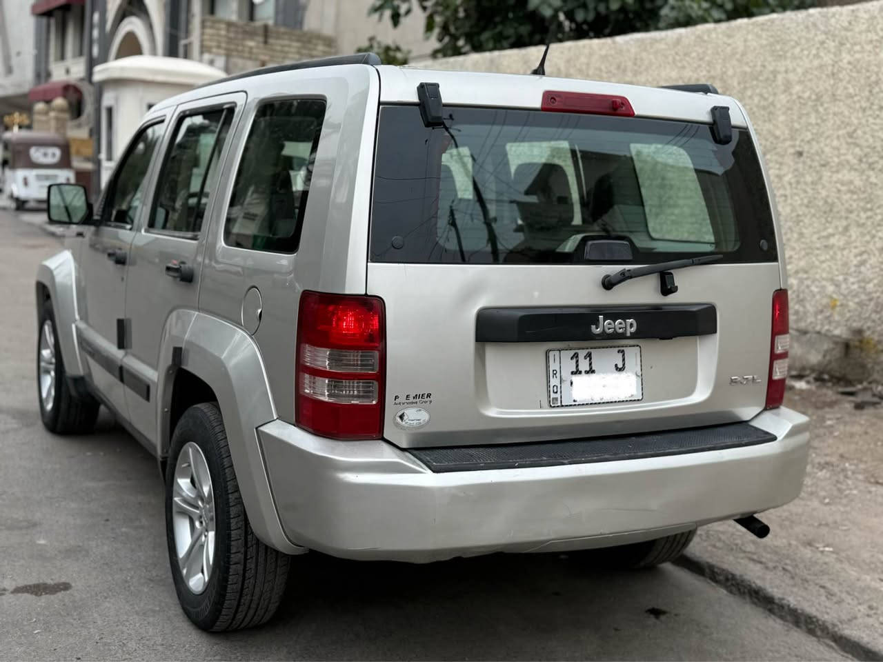 سلام عليكم
جيب لبرتي موديل ٢٠٠٨ محرك ٣٧٠٠ رقم بغداد الدولي الجديد باسمي
هزه و سنوية و رقم كله جديد يعني كبل تحول باسمك
ماشية ١٧٠ الف حقيقي / داخل عسلي 
ونصبتها كلش حلوه السيارة بيها فقط بنيد مصبوغ بدون دواخل بدون تبديل ايرباكات كلها سليمه
تخم تاير / باتري جديد
السياره تمشي وامورها تمام بس انطيك محرك كايم يعني يراد تبديل المكينه فقط
مكان السيارة بغداد
السعر المطلوب 76 ورقة
*********** بغداد, العراق
