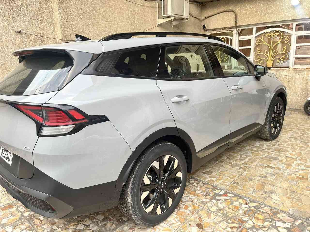 السلام عليكم
كيا سبورتج اكس لاين موديل٢٠٢٣ لون اسمنتي 
رقم بغداد بسمي ماشية 27 
مكينة 2500
بصمة 
بانوراما 
فول كشنات جلد كهرباء تدفئة 
شاشة كبيرة متصلة 
حساس امامي خلفي 
شحن وايرليس
رادار مانع تصادم
جنطة كهرباء
تشغيل عن بعد
تحديد مسار
الارضية مغلفة جلد
حادثها جنطة  وبارد بالجاملغ وبالباب خلف السائق
السيارة ( بدون ايرباك ) 
الباقي مكفول حادثها موجود بالصور 
السعر 225
*********** 
 مكانها بغداد الدورة
