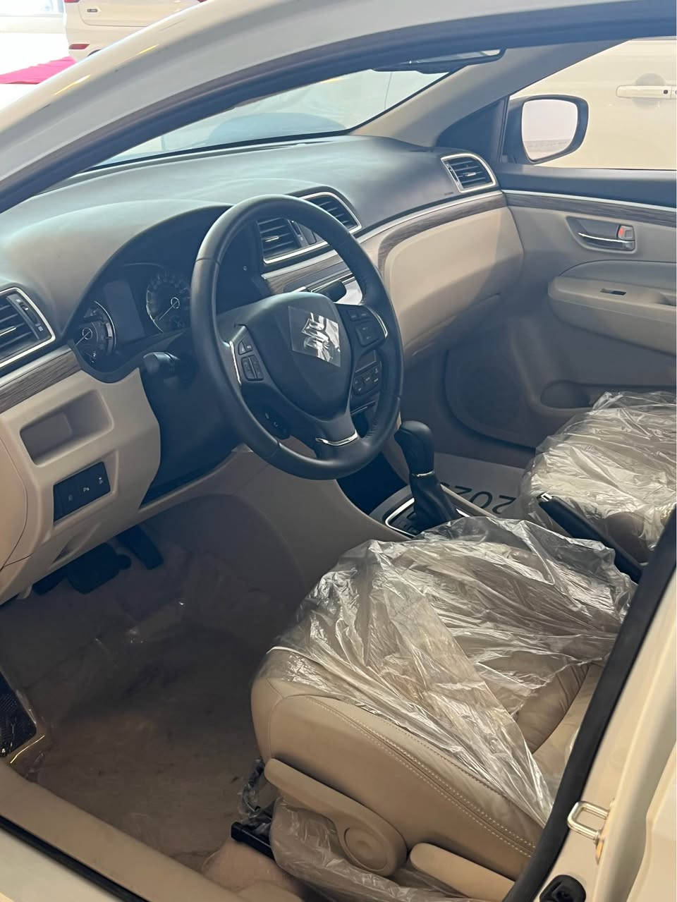 سزوكي سياز 2023

لون السيارة: ابيض 

محرك السيارة: 1.5 4 سلندر 

مواصفات السيارة:ويلكب قياس 16 - بلاجكتور-حاسات خلفي-مراية تعتيم-تحكمات ستيرن-تبريدخلفي
السيارة مكانهه سليمانية
السعر :139 مرقم سليمانية قفل 
للاتصال:
*********** السليمانية, العراق
