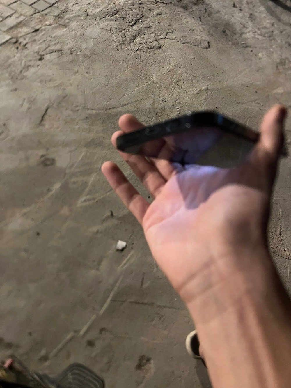 إيفون ١٣ برو ماكس مبدل شاشة الذاكرة ١٢٨ البطارية  أمريكي ٨٥ 
للبيع أو مراوس بدراجة