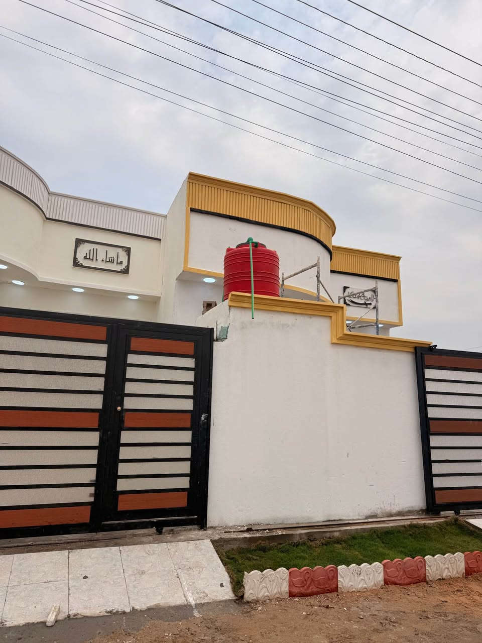 #اسعد_الله_أوقاتكم_بكل_خير ***********
دارين  سكن للبيع ⛪️ بسعر بلاش 
بيوت حلوه مرتبه 

#مساحت كل بيت 150متر  بناء حديث بعده بل جيس

#يحتوي البيت على غرفتين نوم 
و ديوان 
و صاله 
و مطبخ 
و صحيات داخلي و خارجي و كراج سياره 
بيت كلش مرتب 

كافه الخدمات متوفره 

#جنس_العقار :: طابو صرف زراعي بأسم عراقي سند ٢٥ راعي لارض ساكن نفس المنطقه 

البيوت علا شارع تبليط 10 متر 🛣️

#العنوان ابو الخصيب  شارع ابو كوصره 
يبعد عن شارع ابو كوصره 20 متر

سعر كل بيت 88 مليون  و بي مجال 
#للاستفسار الاتصال على الهاتف 📞📳
📳((*********** البصرة, العراق
