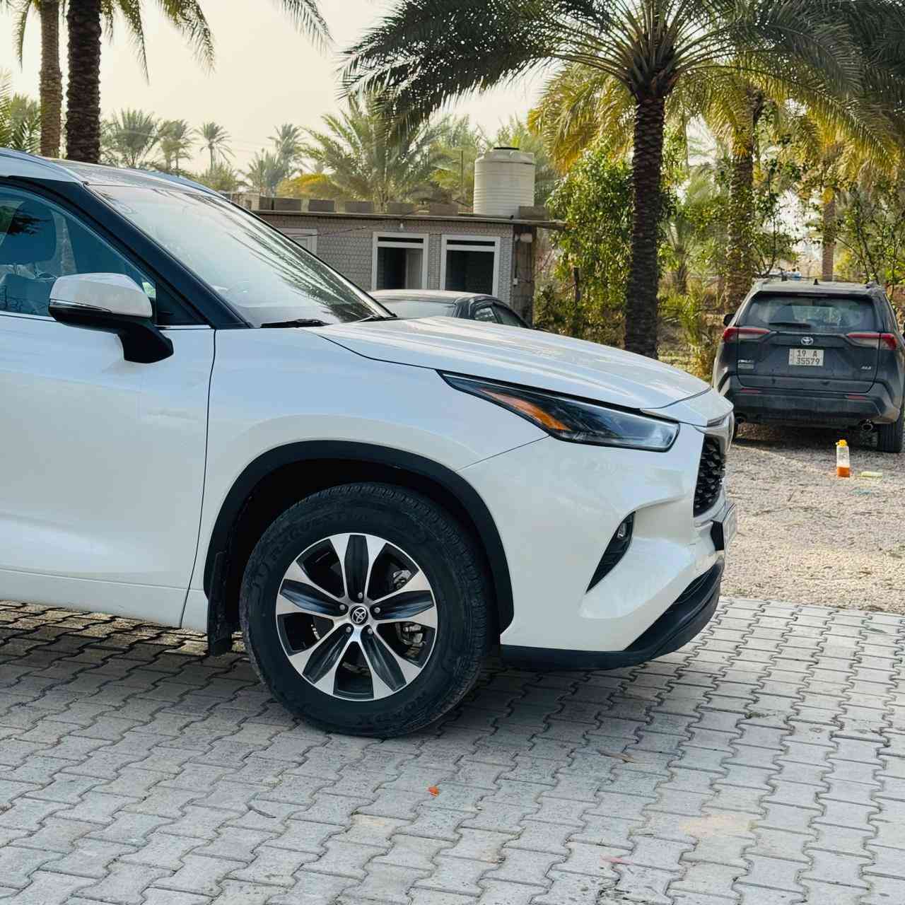 هايلاندر مديل ٢١ فئة xle دفع رباعي فول مواصفات مكينة ٦ سلندر ماشية ٢٦ سيارة جديدة كلش كفالة السيارة بدون صبغ ولا تبديل حادثهه موضح بالصور مكان السيارة كربلاء للاستفسار الاتصال ***********
