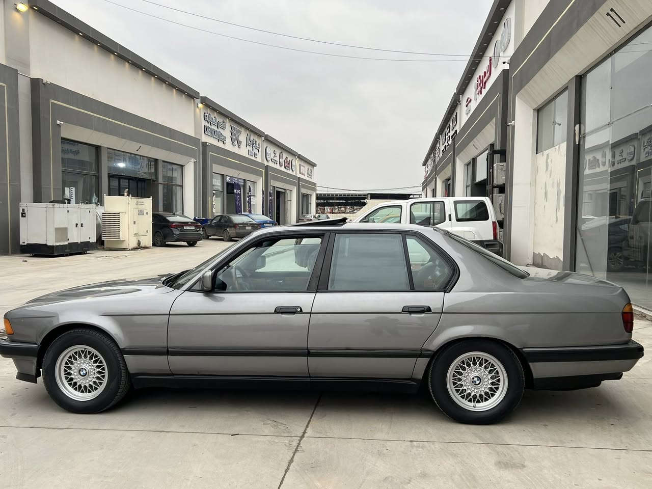 للبيع
BMW-V8-740i اصل 
1993
Limited-لمتد اصل 
1-بجم عريض 
2- سلايت طكتين اوتو 
3- داخل جلد كارتير 
4- صاج ملكي 
5- برده كهرباء خلفيه+بردات جانبيه
6-اربع جامات اوتو
7-سنترلوك
8- دبل ايرباك
9-دبل كمبيوتر
10- كير تلث وضعيات
11-حساسات خلفيه شغاله
12-ABS

السياره صبغ حزام اثر جراد
صبغ درجه اولى 

تبريد شغال تدفئة شغالة 

كير +محرك شرط  

صدر امامي خلفي 100/100 
السياره بدون اي نقص 

شرط التحويل

المكان نينوى 

السعر (75) وبيها مجال 

***********
***********
