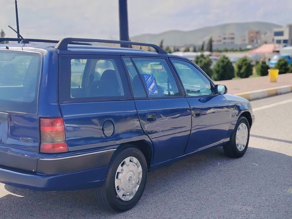 سڵاو ئۆپڵ ئیسترا مۆدێل 1992ئاڕم پلاستیک سلێمانی بەشەرتی ئەوەلیات و موس و بڕاوە نەبێت مەکینە 16قایشپان پاوەر تایەی باشە هیچ مەسرەفی نیە گێڕو مەکینەو تەقەوڕەقە بەشەرت دەعی نیە شانو سەقفی هیچی پێوە نیە بەنزین زۆر کەم ئەخوات ماڵی دۆستە ژ.م0770227 9864 سعر 28گەڵا *********** ئەگەر مشتەریت تێل بکە تکایە مەسج مەنێرن السليمانية, العراق
