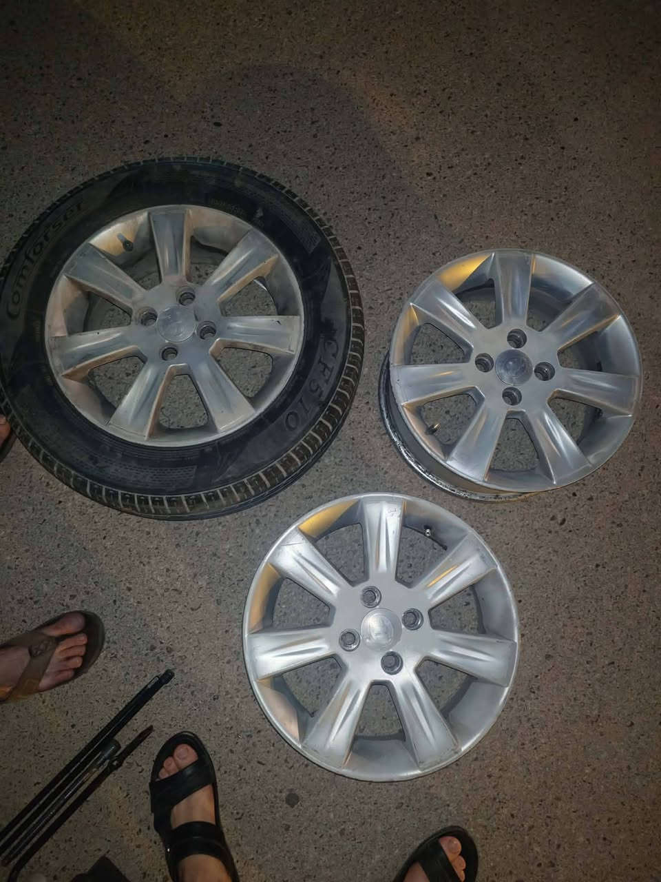 وياله اصليات مال سيارة ليفان 620
عدد 3 
سعر الواحد 45 الف

الي يريدهن يتصل مامتواجد عل برنامج 
***********
