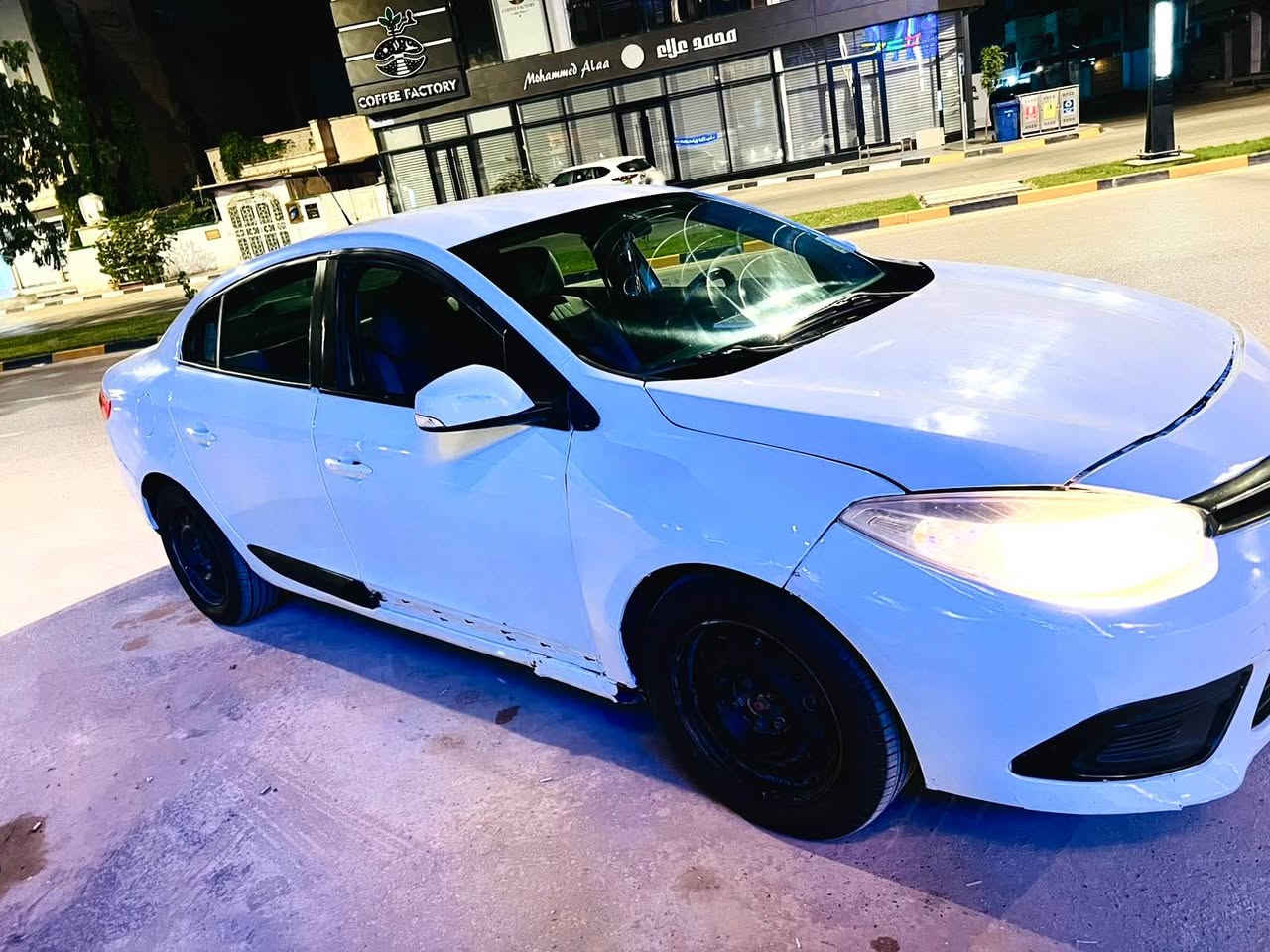 مكلف بالنشر 
للبيع 
رينو فلونس 2014 باسمي رقم الجديد 
السياره مواصفاتها معروفه من تحكم ستيرن شاشه دشبول دجيتال تعتبر الفول كفاله المكينه وتبريد كهربائيات حادث السياره الدوسه عكس السايق ومصبوغه حزام 
نقصها حداديه 
تواصل على الرقم ووتساب غير متواجد على الفيس 
رقمي : *********** حلة, بابل
