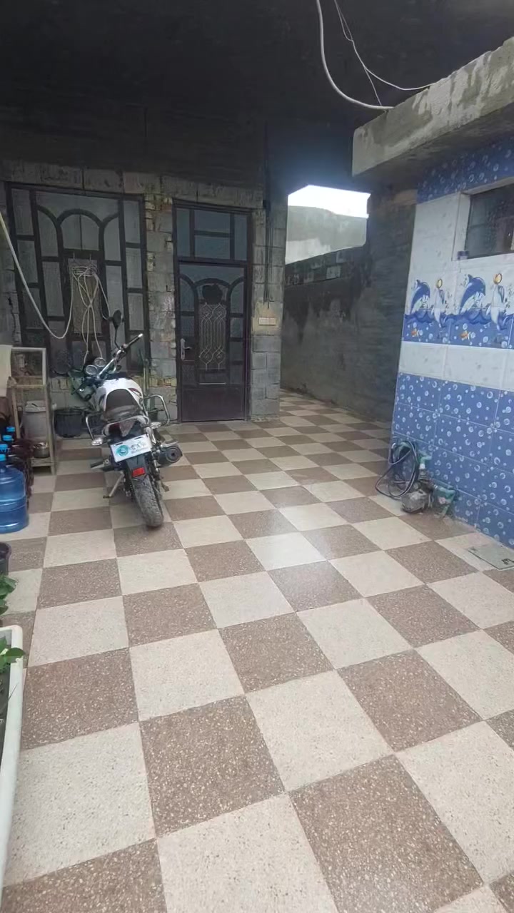 السلام عليكم بيت للبيع المساحه ١٤٠ سند زراعي حولي البنون مجاور معهد القلم وتوجد أيضا قطعه ارض ٢٠٤
الرقم ***********
