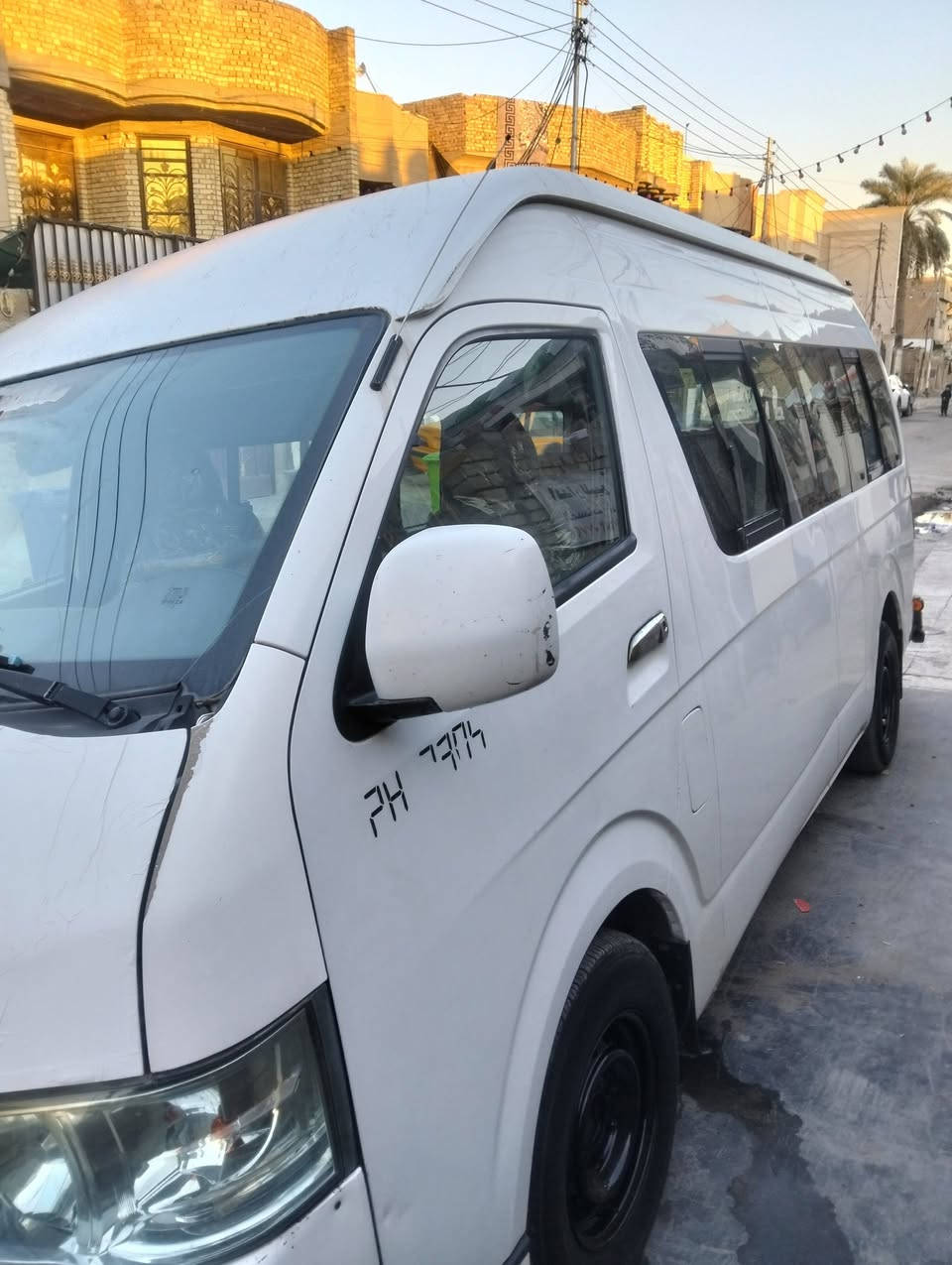 السلام عليكم سياره جنبي H2  موديل 15 كير ومحرك وكسن خير من الله تبريد شغال مكان بغدا السعر 140 وبيه مجال  ***********
