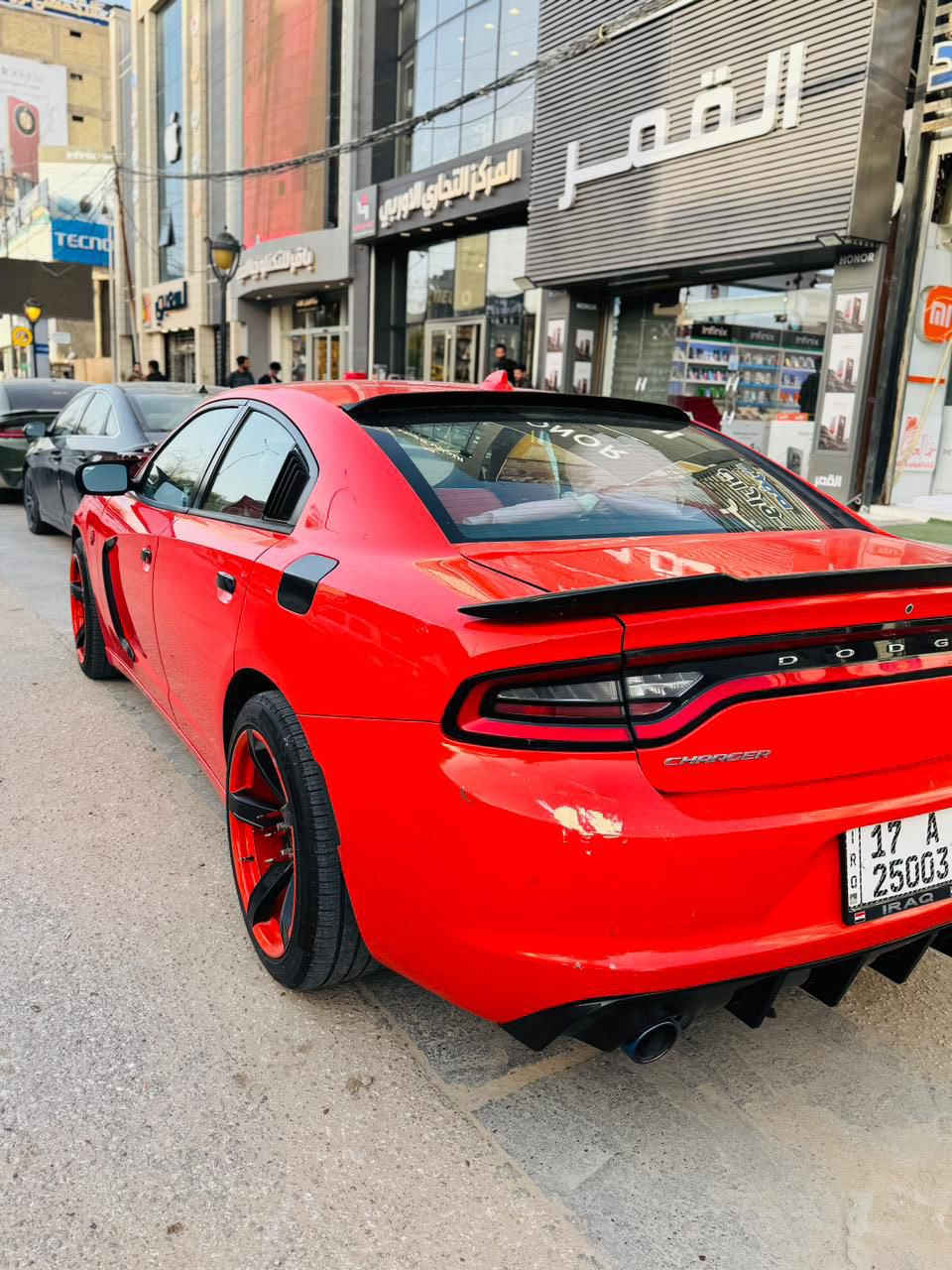 سلام عليكم جارجر 1 نجف  موديل 2017 اصل لون مميز فول السياره عدا الفتحة
شوفت عينكم الون يشك 
حادث السياره موضح بصوره كلش حلو السياره 2 ويل 
المواصفات 
كشنات جلد 
شاشا كبيره 
بطاين جلد بدون خلع 
ويل نجمه 
دركه SRT 
كشنات كهربائي 
تدفئه تبريد على الشرط 
حداديه جديده امامي خلفي 
تخم تاير عريض جدد 
بعد مواصفات كلش حلوه 
السعر 175 وبيهة مجال للشراي وترهم مراوس حسب القناعه 
رقم الهاتف (***********)
