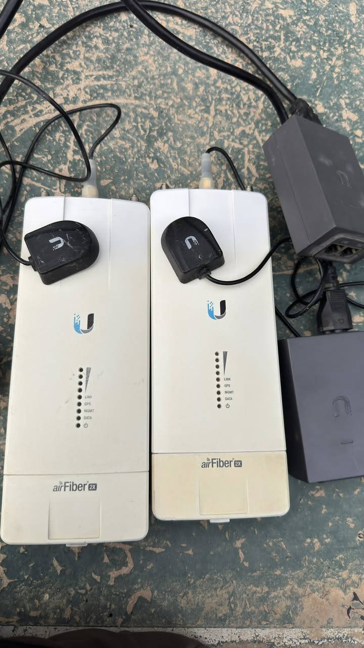 للبيع لنك ايرفايبر 2x كامل مكفول بدون عطل بدون تصليح بلادي
تردداته من2328-2672
يعني اي نويز عليهن ماكوو 
يشيل 400-450
سعره 900 وبي مجال
***********
