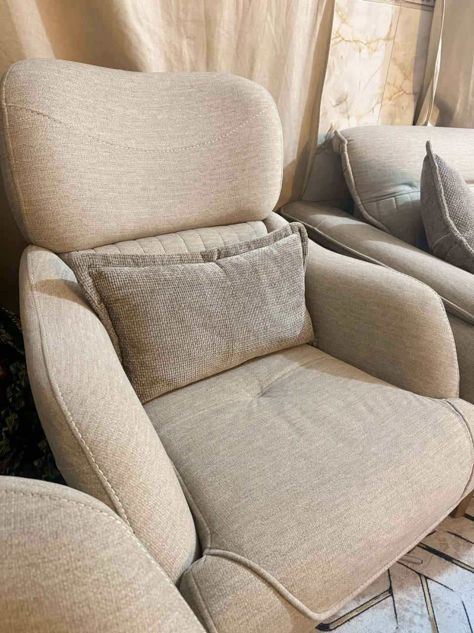 السلام عليكم
تخم قنفات (10 مقاعد ) للبيع
مع كوشات عدد 10
مشتري قبل 6 اشهر  قوي جدا وجديد 
كل مكوناته استيراد تركي والشغل عراقي درجة اولى ارجل خشب زان…. تفاصيلة موضحة بالصور 
سبب البيع صغر المساحة عندي 
للأستفسار اكثر راسلني .
***********
