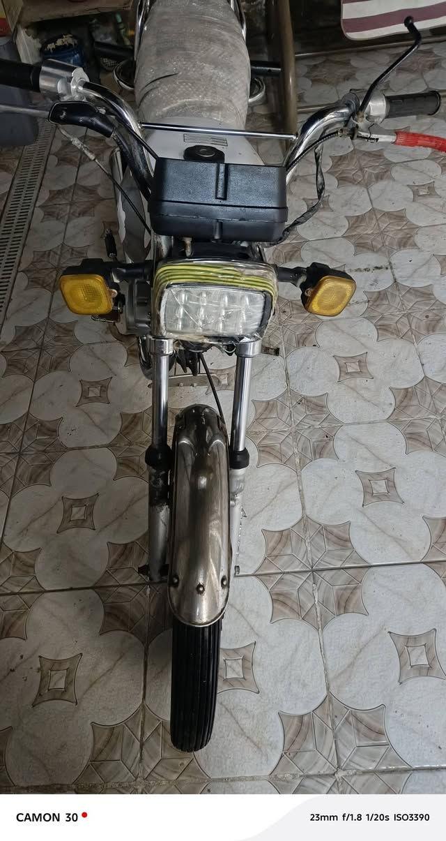 سلام عليكم درجة تايكر وراق موديل 20 كامله مكمله + كهربيات شاير شغلات دشبول نشرات شغلات +مكينه نضيفة مابيه اي شي عل فحص على اخر حبايه طلع وين ماتريد درجة مال جناي نضرته حلوه +/العنوان بابل قضاء القاسم- /رقم *********** /مو شراي رجاهن لا يتعبني 👍 سعر 375 مجاله شي بسيط /
