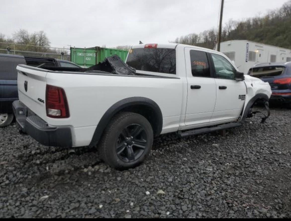 السلام عليكم 
رام كلاسك ريبل موديل 23 فور ويل v6
محرك 3600 
باب قصير بدي طويل 
رقم بغداد باسمي 
ماشيه 26 الف 
حادثه موضح بالصور 
مبدل الجاملغ فقط 
البنيد مصلح نفسه وبعده ما مصبوغ وبيه بارد قليل بالباب الايمن نفس الصفحه 
السعر 240$
بيع او مراوس 
للاستفسار ***********
