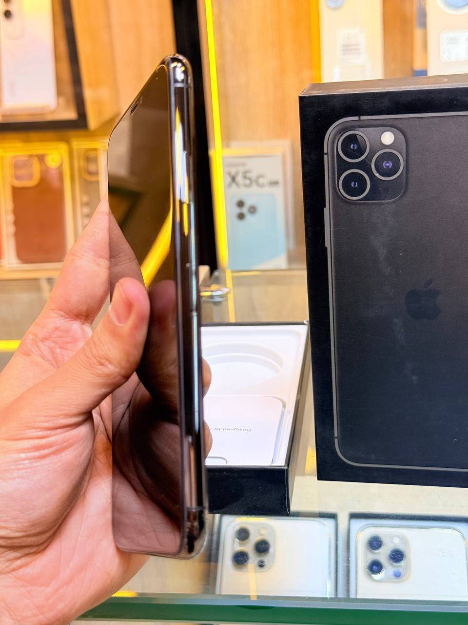 🌙🌙 عروض شهر رمضان  🌙🌙
أيفون11 برو ماكس ذاكره 512 ركز ذاكره 512 بطاريه 96 اعتبره فاتحه بيدك من كارتونه ممبدل بي شي مع ضمان5ايام نضافه 100‎%‎ كامل ملحقاته  وتر بروف عل حاسبه كله نورمل⭕️متوفر اقصاد رافدين منصه⭕️ 
 مكاني بغداد البياع شارع 13 مركز الريس للموبايل
السعر 425 الف  
***********
