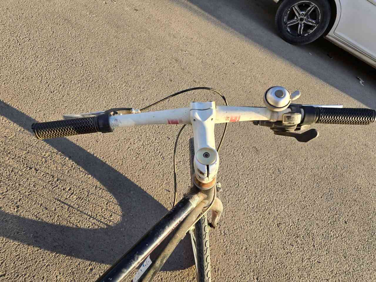 السلام عليكم عندي بايسكل 700 للبيع عارضه 75 وبي مجال للإستفسار اتصل بالرقم واني ***********
