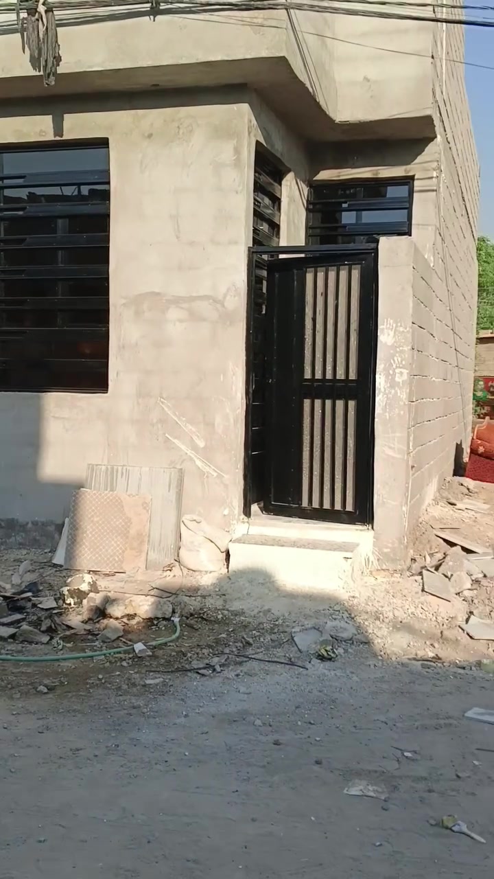 سلام عليكم بيت سبع قصور قصور عل مشروع قرب حسينة مال سيد حيدر مساحة 50متر طابو زراعي سند 25 بنا جديد تسليم مفتاح سعرة 22وبي مجال ***********
