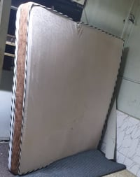 جرابي ثنين ام نفر واحد بعدهن جدد اخذتهن من معرض جدد مو مستخدمات  وياهن...