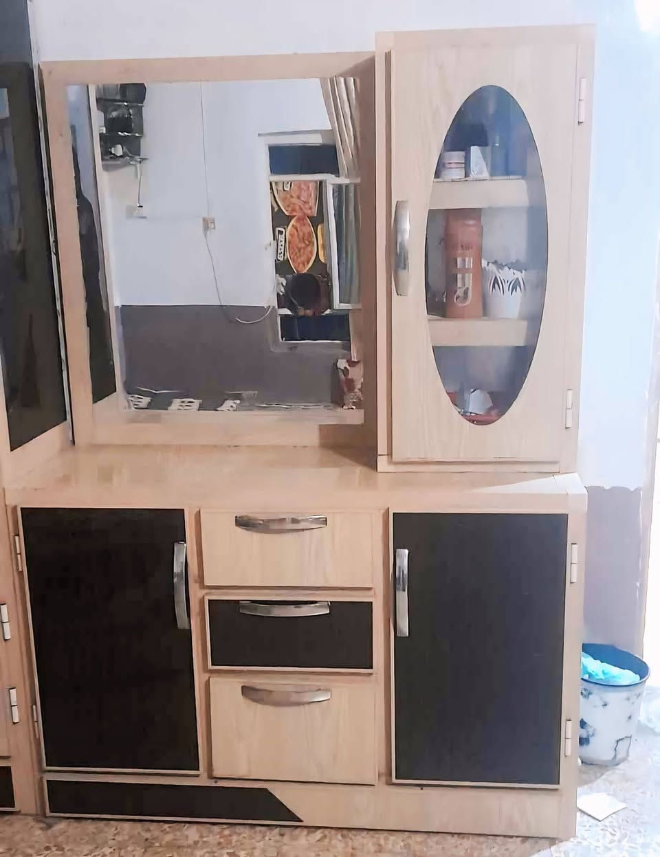 كنتورين و ميز المنيوم تسكام نظافة مستخدم السعر 500 الف التواصل على الرقم ‏‏‪0771 173 1364‬‏
