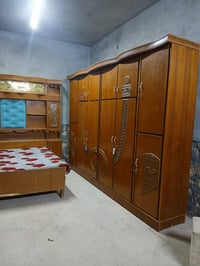 غرفة نوم • خشب عراقي • نضيفه