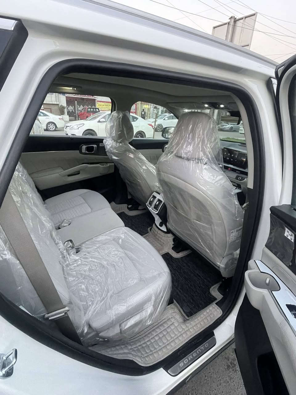 كيا سورنتو 2025 
موصفات   ماشيه ٤ ونص زيرو السيارة 
     كفاله عامه من كلشي 
بنرامه 
دبل كامرة  السيار زيرو اكرر وفول 
داتشو 
ويل ٢٠ 
بردات خلفيه 
٧ راكب 
كير ماوس
سعرهه ٣٣٥ بيه مجال بصيط
بغداد الرصافه 
***********
