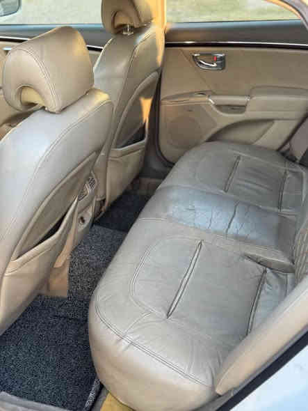 ‏سلام عليكم للبيع. . . 
‏ازيرا 2009 شركه القاصد 
‏محرك 3300 جديده 
‏رقم بغداد  السياره باسمي 
‏مواصفات :
‏سلايد 
‏ستيرن ميموري 
‏كشنات ميموري 
‏مري شفط 
‏برده خلفيه 
‏حساسات خلفيه 
‏عليها منظومه غاز مشدوده صارلها سنه مستخدم قليل 
‏وباقي المواصفات معروفه السعر 97 وبيها مجال 
سونار موجود راسل وتدلل
‏مكاني الجادريه للتواصل رقمي ***********واتساب
