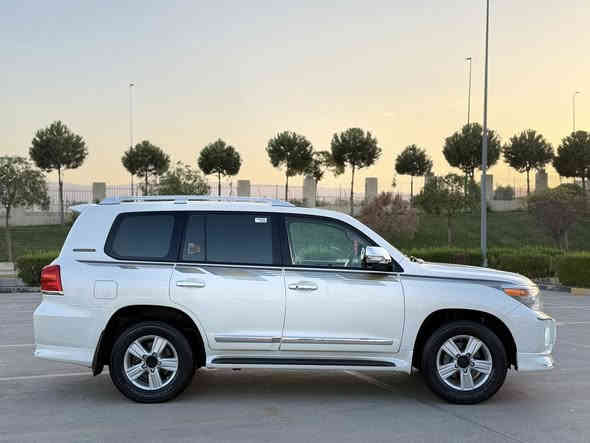 #سلُِآم_عٍلُِيڪم

#تويوتا_لاندكروز_شركة_جيهان_اصلي_درجة_اول🧿
#استخدام_شخص_واحد_من_شركة#

#السيارة_كفالة_عامة_بدون_صبغ_ولابارد_ولاتبديل
#كير_مكينه_حدادية_دعاميات_كهرباىيات_كلها_بشرط
#سيرفز_كامل_بل_شركة__GXR__V__6__

#سعرها_420$$ #وبيها_مجال__موديل2014

#موقع_السيارة_بسلمانية📍
#الموصفات_
•بصمتين •تشغيل عن بعد •هوك خلفي • زراك لايت سلايد•حساس امامي •حساس خلفي •مريات كهربائية +قلابة
تحكم ستيرن•اشاير بل مري +مريات ستيل +مريات اتو قلابة 
صاجات •منفذ 220 • 7راكب •ثلاث قطع تبريد •مانع انزلاق
مانع انحدار •لايت كهربائية •لايت زنون عالي ناصي بلوجكتر LEd •
•دشبول ليزري • يدات نيكل•انارة داخلية LED • ثلاجة 
دوسه لاندكروز••كشن كهرباىي•مريايه عاكسه •لحايه بلادية
دبل اكسل 4X4 • رفع وتنزيل جام بل بصمة•ستتم كامل نيكل 
نظام قيادة شاشة كامرة 
 
#غراض_الشركة_سبير_كتلوك__كلها_موجوده
الاستفسار ⬇️
#الاتصال__***********__***********
#حجي_وليد_الجنابي
